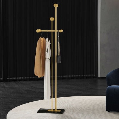 Moderne, freistehende, wundersch&ouml;ne Metallgarderobe aus Marmor f&uuml;r das Wohnzimmer