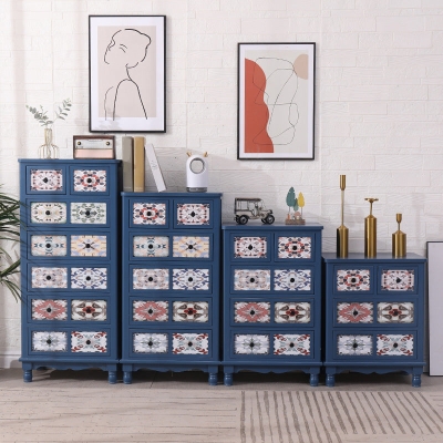 Cassettiera verticale in legno massello in stile tradizionale con cassetti