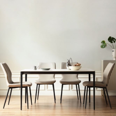 Tavolo da pranzo moderno con piano in pietra rettangolare bianco e 4 gambe in metallo nero