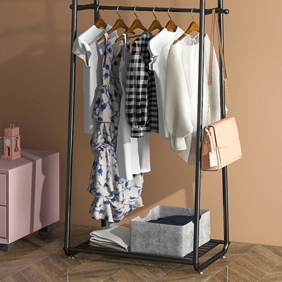 Glam-Garderobenst&auml;nder mit Metallrahmen, Kleiderstange und Kleiderb&uuml;gel im unteren Regal