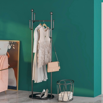 Wundersch&ouml;ner Metall-Kleiderb&uuml;gel, schlichter Korb-Aufbewahrungsgarderobe mit Kleiderhaken