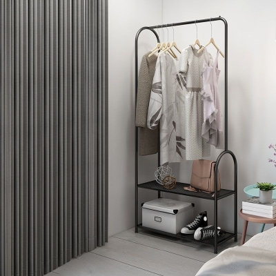 Zeitgen&ouml;ssische, schlichte Garderobe aus Metall mit Ablagefach