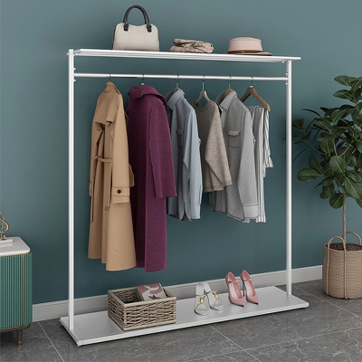 Einfache Garderobe in reiner Farbe, freistehend, metallisch, mit Regalen