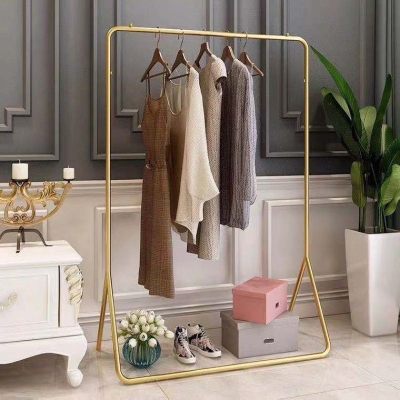Glam Metallic-Kleiderb&uuml;gel, freistehender Garderobenst&auml;nder auf Bockbasis f&uuml;r das Wohnzimmer
