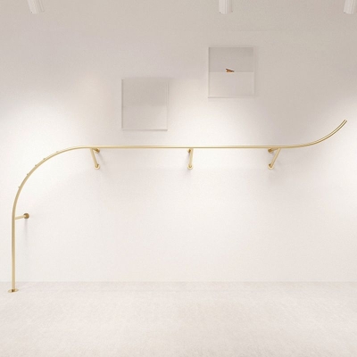 Wundersch&ouml;ner Kleiderb&uuml;gel aus Metall zur Wandmontage im Wohnzimmer