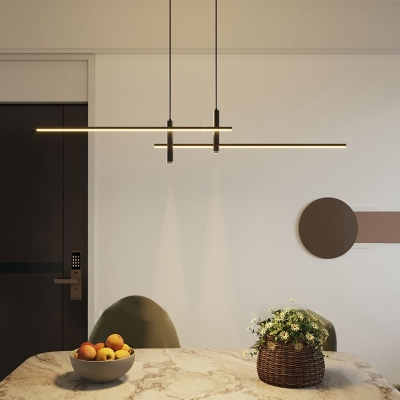 Illuminazione a sospensione a pi&ugrave; luci in stile moderno con isola lineare in metallo