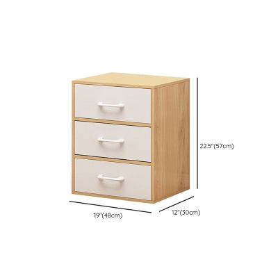 Zeitgen&ouml;ssische Schlafzimmerkommode aus Holz mit Schubladen