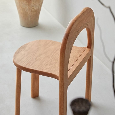Sedia da pranzo contemporanea in legno di quercia con finitura opaca per soggiorno
