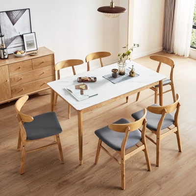 Tavolo da pranzo moderno rettangolare in pietra con gambe in rovere marrone
