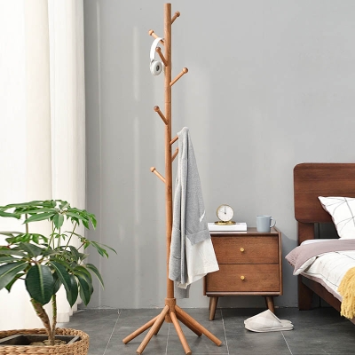 Kleiderb&uuml;gel aus Holz im modernen Stil, schlichter Flurst&auml;nder f&uuml;r Zuhause