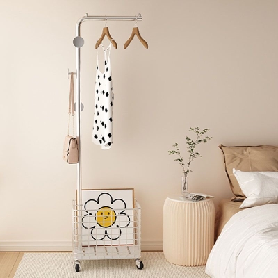 Moderner Kleiderb&uuml;gel, Garderobenst&auml;nder, Haken, Rollen, Metall, Garderobenbaum im Schlafzimmer