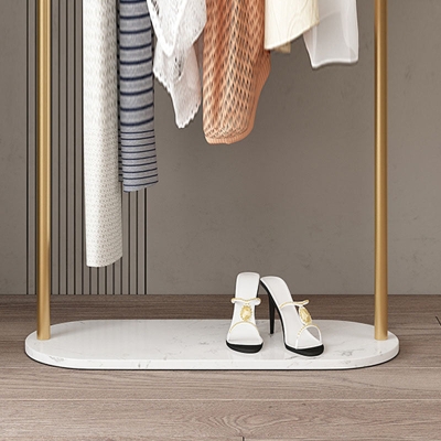 Moderner Garderobenst&auml;nder aus Metall mit freistehenden Haken, Design-Garderobe und Regal