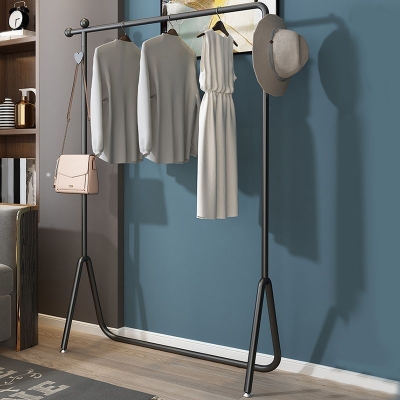 Zeitgen&ouml;ssische Eingangsgarderobe mit Metallrahmen, Kleiderstange und Haken
