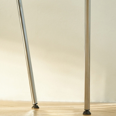 Poltrona da pranzo in plastica con gambe argento e schienale aperto per sala da pranzo moderna