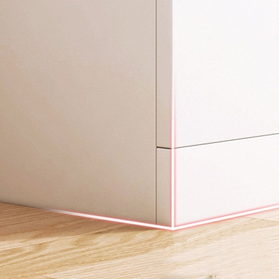 Vertikale Kommode aus Holz im modernen Stil mit Schubladen