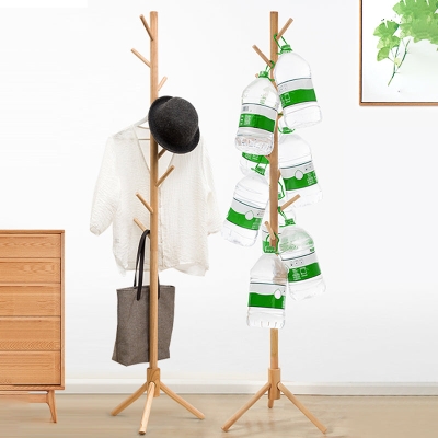 Moderne, schlichte, freistehende Garderobe aus Massivholz mit Kleiderhaken