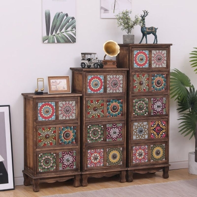 Braune Aufbewahrungstruhe im traditionellen Stil aus Holz, Kommode mit Schubladen