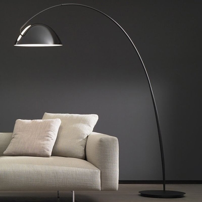 Lampada da terra minimalista orientabile a 1 luce. Illuminazione da terra lineare in bianco/nero