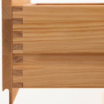 Kommode im traditionellen Stil, Kommode aus massivem Holz mit Schubladen