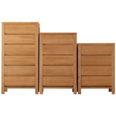 Kommode im traditionellen Stil, Kommode aus massivem Holz mit Schubladen