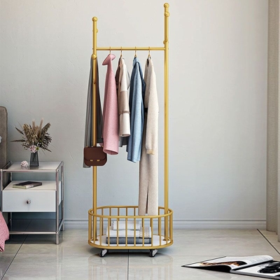 Glamour&ouml;ser Kleiderb&uuml;gel in Metallic-Optik, freistehender Garderobenst&auml;nder im Hakendesign in reinen Farben