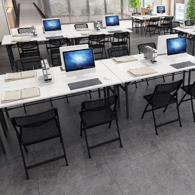 Klappbarer, armloser Konferenzstuhl mit Eisenrahmen, R&uuml;ckenlehne und Sitz aus Kunststoff