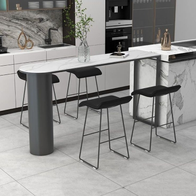 Unregelm&auml;&szlig;ig geformter Bartisch mit gesinterter Steinplatte, industrieller Bistrotisch mit doppeltem Sockel
