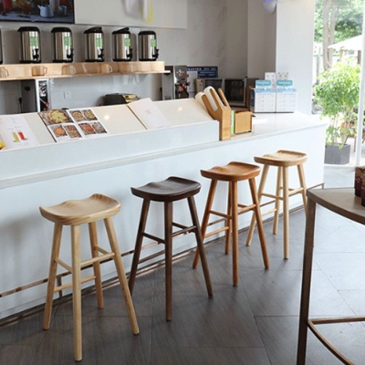 Coffee Shop Sgabello da bar moderno con seduta in legno Sgabello da bar a 4 gambe in legno con pedale