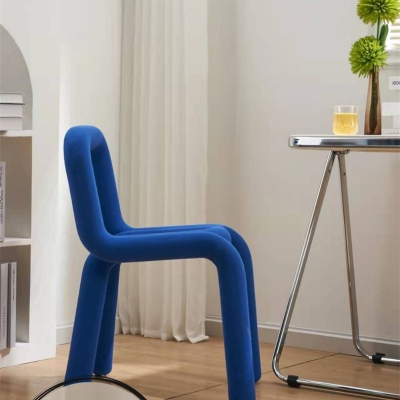 Armloser Stuhl im Designer-Stil mit offener R&uuml;ckenlehne, Esszimmer-Beistellstuhl