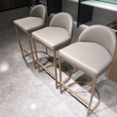 Eimer-Barhocker, moderner Esszimmerhocker mit niedriger R&uuml;ckenlehne und Fu&szlig;st&uuml;tze