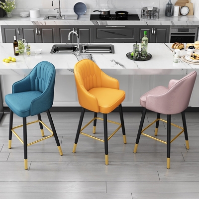 Glamour&ouml;ser Esszimmerhocker aus Kunstleder mit Polsterm&ouml;beln in mattem Finish f&uuml;r Ihr Zuhause