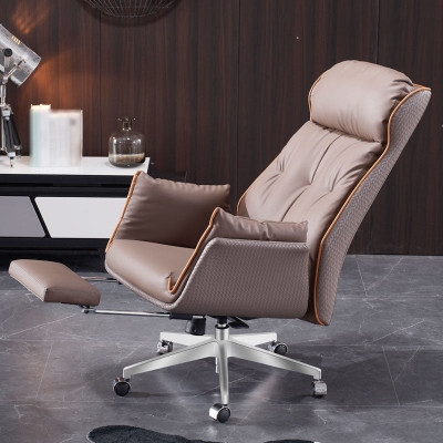 Moderner Chefsessel aus Leder mit Kippmechanismus und hoher R&uuml;ckenlehne