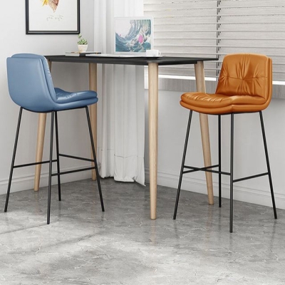 Zeitgen&ouml;ssischer Barhocker aus Kunstleder mit Metallbeinen