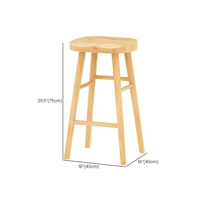 Tresen-Barhocker aus massivem Holz. Zeitgen&ouml;ssische armlose Thekenhocker