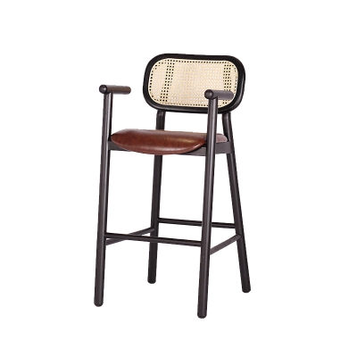Esszimmerhocker aus massivem Holz. Zeitgen&ouml;ssische Barhocker mit Armlehnen und Fu&szlig;st&uuml;tze
