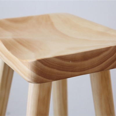 Industrieller Thekenhocker aus massivem Holz, r&uuml;ckenfreier Thekenhocker