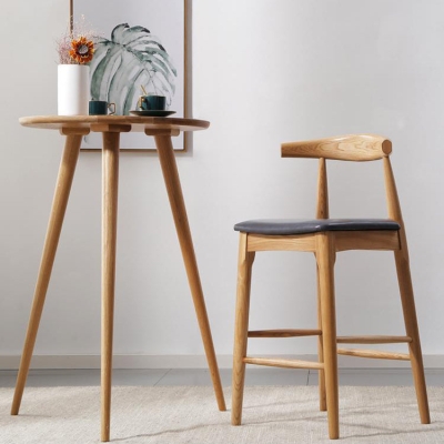 Esszimmerhocker aus Kunstleder, industrieller Barhocker mit Holzsockel