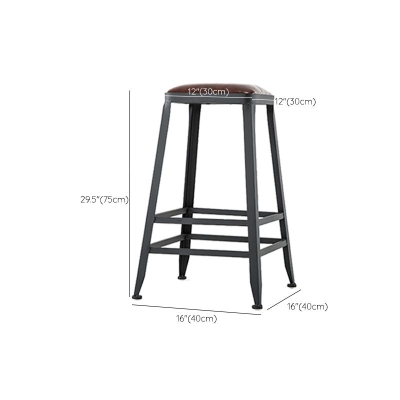 Industrieller schwarzer Thekenhocker mit quadratischer Sitzfl&auml;che, Barhocker aus Metall f&uuml;r die Bar