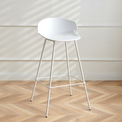 Barhocker aus Metall im nordischen Stil, Barhocker aus Kunststoff f&uuml;r den Innenbereich