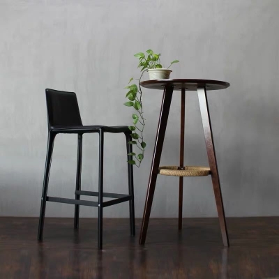 Moderner Thekenhocker aus Kunstleder, quadratischer Barhocker mit niedriger R&uuml;ckenlehne und Fu&szlig;st&uuml;tze