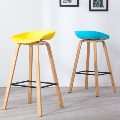 Industrieller Thekenhocker ohne Armlehnen, Barhocker aus Eisen mit Acrylsitz f&uuml;r Caf&eacute;