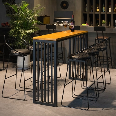Zeitgen&ouml;ssischer Thekenhocker aus Kunstleder in Barh&ouml;he mit Metallbeinen
