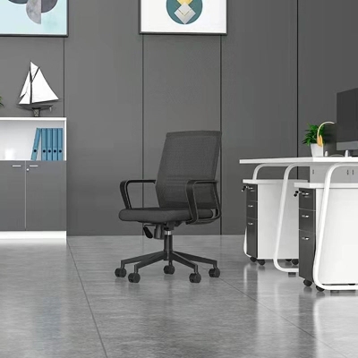 Zeitgen&ouml;ssischer B&uuml;rostuhl mit Computer-Armlehnen, ergonomischer Netz-Arbeitsstuhl