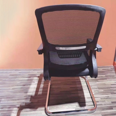 Zeitgen&ouml;ssischer ergonomischer B&uuml;rostuhl mit mittlerer R&uuml;ckenlehne, ohne Rollen