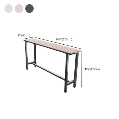 Moderner Bartisch. Rechteckiger Bartisch mit Metallsockel