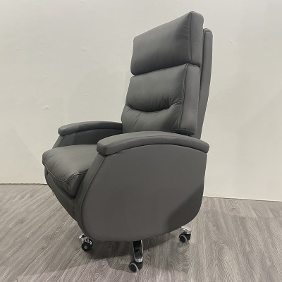 Chefsessel aus Kunstleder, hohe R&uuml;ckenlehne, drehbare Armlehnen inklusive, B&uuml;rostuhl