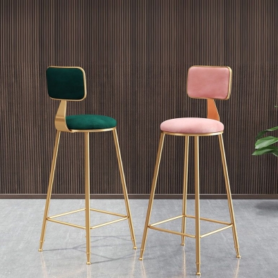 Glam Metallhocker Samthocker mit niedriger R&uuml;ckenlehne und Fu&szlig;st&uuml;tze in mattem Finish