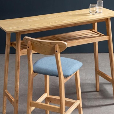 Skandinavischer Holzhocker, rechteckiger Sitz, gepolsterter Thekenhocker