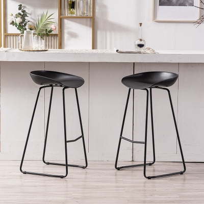 Moderner Thekenhocker mit R&uuml;ckenlehne, Barhocker aus Eisen und Kunststoffsitz