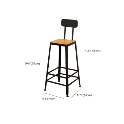 Zeitgen&ouml;ssischer Thekenhocker in Barh&ouml;he mit niedriger R&uuml;ckenlehne und Metallgestell